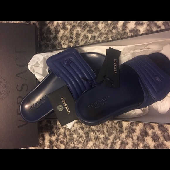 Authentic Versace Men’s Pool Slides - Picture 6 of 8